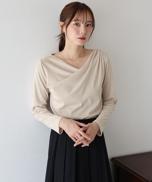 BLUEEAST（ブルーイースト）の「《新色追加》ドレープネックリブカットソー（Tシャツ/カットソー・レディース・ベージュ/ブラック/ブラウン/ボルドー/ピンク・MEDIUM）」の4枚目の写真