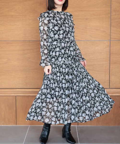 Ruwan yu(ルワンユー)の「花柄シフォンワンピース【大きいサイズ対応】(ワンピース・レディース・ブラック・L/LL/3L/4L)」の2枚目の写真
