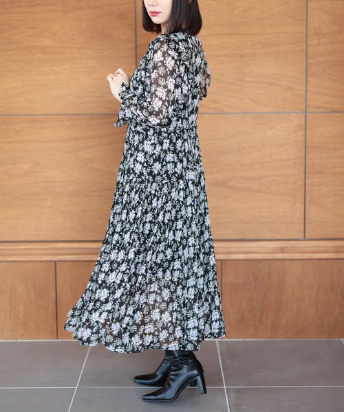 Ruwan yu(ルワンユー)の「花柄シフォンワンピース【大きいサイズ対応】(ワンピース・レディース・ブラック・L/LL/3L/4L)」の3枚目の写真