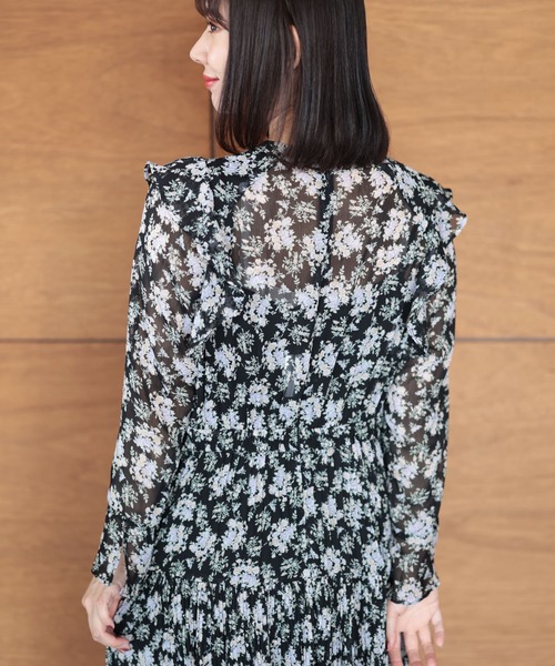 Ruwan yu(ルワンユー)の「花柄シフォンワンピース【大きいサイズ対応】(ワンピース・レディース・ブラック・L/LL/3L/4L)」の6枚目の写真