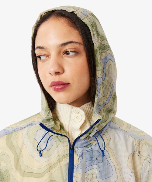 LACOSTE(ラコステ)の「シャンタコテキスタイルパッカブルロングフードジャケット(ナイロンジャケット・レディース・ベージュ・36)」の3枚目の写真
