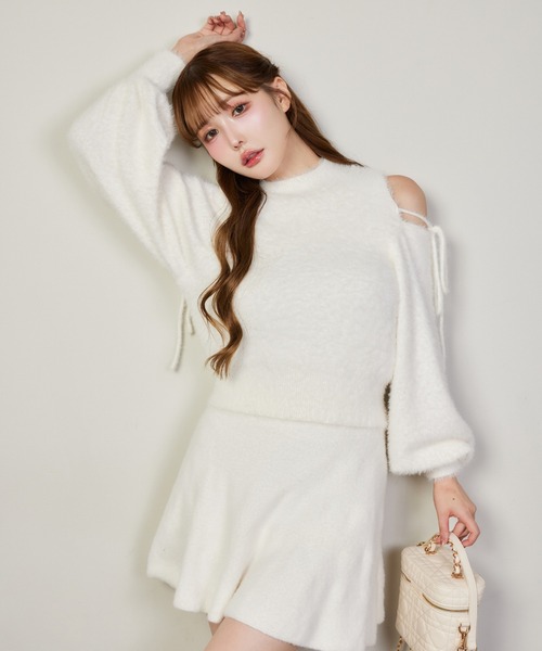 one after another NICE CLAUP（ワンアフターアナザーナイスクラップ）の「肩あきリボンフェザーニット（ニット/セーター・レディース・ベージュ/アイボリー/ブラック/ピンク・FREE）」の9枚目の写真
