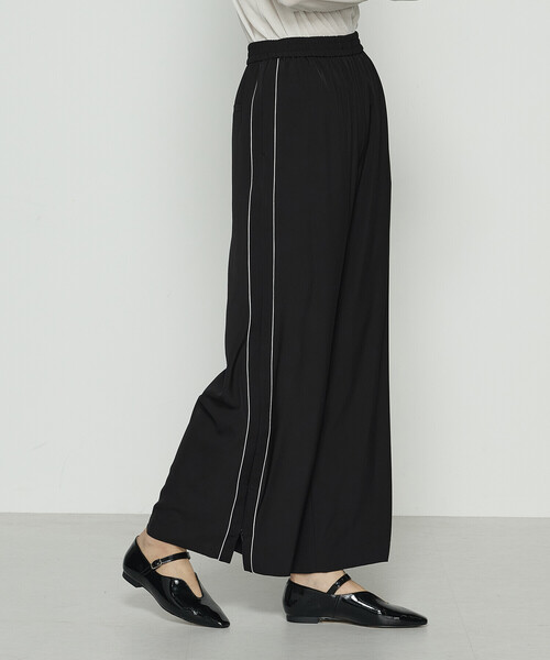 K.T KIYOKO TAKASE（キヨコタカセ）の「ツイルストレッチサイドライントラックパンツ（その他パンツ・レディース・ベージュ/ブラック・FREE）」の2枚目の写真