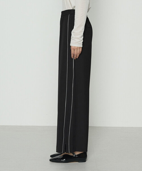 K.T KIYOKO TAKASE（キヨコタカセ）の「ツイルストレッチサイドライントラックパンツ（その他パンツ・レディース・ベージュ/ブラック・FREE）」の7枚目の写真