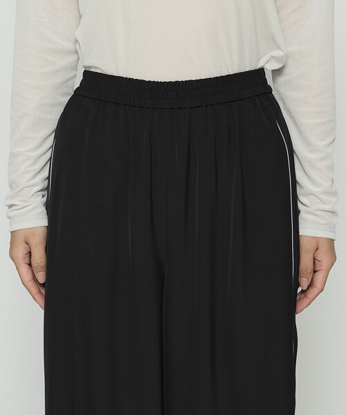 K.T KIYOKO TAKASE（キヨコタカセ）の「ツイルストレッチサイドライントラックパンツ（その他パンツ・レディース・ベージュ/ブラック・FREE）」の16枚目の写真