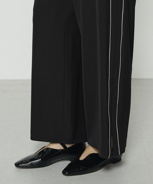 K.T KIYOKO TAKASE（キヨコタカセ）の「ツイルストレッチサイドライントラックパンツ（その他パンツ・レディース・ベージュ/ブラック・FREE）」の9枚目の写真