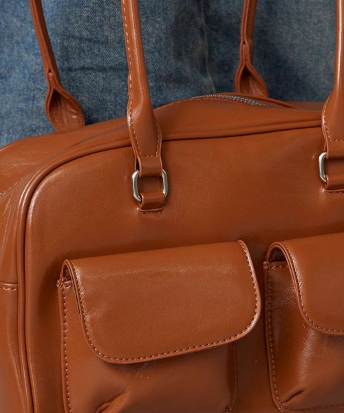 AO2(アオズ)の「Faux Leather 2-Way Shoulder Bag / フェイクレザー 2WAY フラップポケット ショルダーバッグ(ショルダーバッグ・レディース・ホワイト/ブラック/レッド/キャメル・FREE)」の11枚目の写真