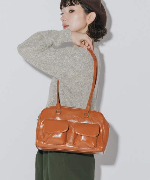 AO2(アオズ)の「Faux Leather 2-Way Shoulder Bag / フェイクレザー 2WAY フラップポケット ショルダーバッグ(ショルダーバッグ・レディース・ホワイト/ブラック/レッド/キャメル・FREE)」の17枚目の写真