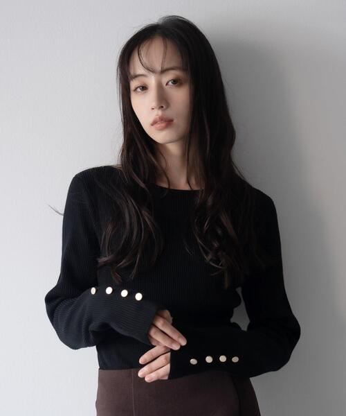 SOELA(ソエラ)の「ボートネック袖金ボタンニット/A(ニット/セーター・レディース・ネイビー/モカ/グレー系その他/ブラック/オフホワイト/チャコールグレー/ボルドー・M)」の3枚目の写真