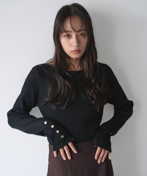 SOELA(ソエラ)の「ボートネック袖金ボタンニット/A(ニット/セーター・レディース・ネイビー/モカ/グレー系その他/ブラック/オフホワイト/チャコールグレー/ボルドー・M)」の13枚目の写真