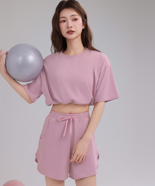 HYSSHOP（エイチワイエスショップ）の「レディース 半袖クロップド丈ドロストヨガトップス+ショートパンツ 上下2点セット［ヨガ/フィットネス/ピラティス/ダンス/ジム］[トレーニングウェア/ジムウェア/ピラティスウェア]（その他トップス・レディース・ピンク/ライトグレー/グレイッシュベージュ/ブラック・LL/M/S/L）」の4枚目の写真