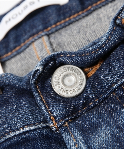 MOUSSY（マウジー）の「iSKO COMFORT Ashley Tapered（デニムパンツ・レディース・ダークブルー・26inch/25inch/23inch/24inch/27inch）」の5枚目の写真