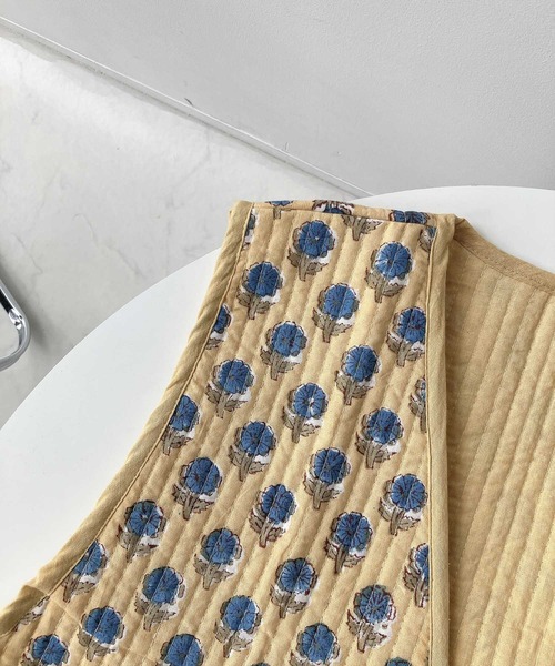 AS KNOW AS plus(アズノゥアズプラス)の「ブロックプリント キルティングベスト(ベスト・レディース・イエロー系/ブルー系/アイボリー系/ピンク系・FREE)」の8枚目の写真