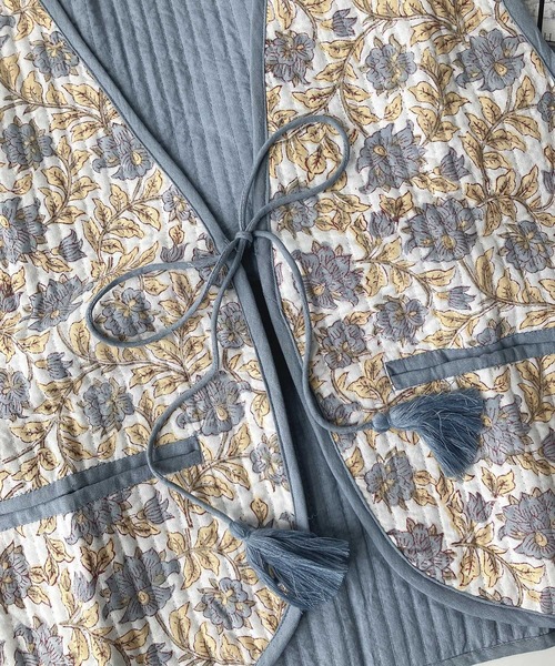 AS KNOW AS plus(アズノゥアズプラス)の「ブロックプリント キルティングベスト(ベスト・レディース・イエロー系/ブルー系/アイボリー系/ピンク系・FREE)」の5枚目の写真