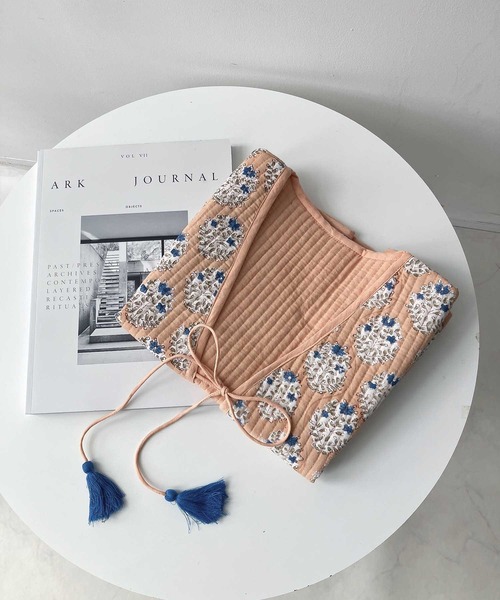 AS KNOW AS plus(アズノゥアズプラス)の「ブロックプリント キルティングベスト(ベスト・レディース・イエロー系/ブルー系/アイボリー系/ピンク系・FREE)」の11枚目の写真