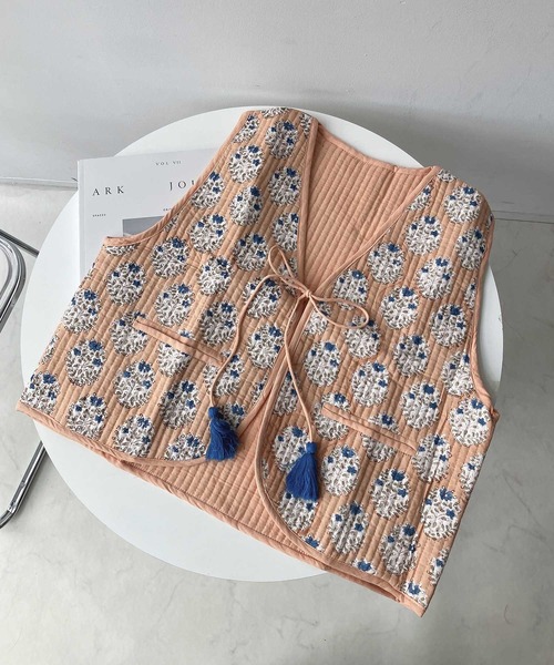 AS KNOW AS plus(アズノゥアズプラス)の「ブロックプリント キルティングベスト(ベスト・レディース・イエロー系/ブルー系/アイボリー系/ピンク系・FREE)」の12枚目の写真