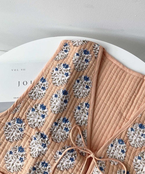 AS KNOW AS plus(アズノゥアズプラス)の「ブロックプリント キルティングベスト(ベスト・レディース・イエロー系/ブルー系/アイボリー系/ピンク系・FREE)」の15枚目の写真