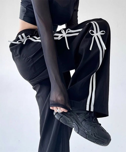 urge：（アージコロン ）の「【URGE：】リボン付き トラックパンツ（その他パンツ・レディース・ブラック・X-LARGE/LARGE/MEDIUM/SMALL）」の5枚目の写真