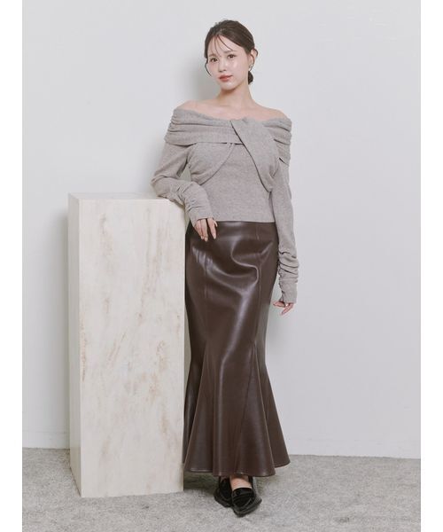 Stylevoice for xxx（スタイルヴォイスフォー）の「＜Harukiさんコラボ＞クロスオフショルダーギャザースリーブニット（ニット/セーター・レディース・ホワイト/グレー/ブラック・F）」の5枚目の写真