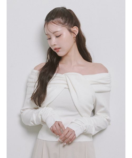 Stylevoice for xxx（スタイルヴォイスフォー）の「＜Harukiさんコラボ＞クロスオフショルダーギャザースリーブニット（ニット/セーター・レディース・ホワイト/グレー/ブラック・F）」の17枚目の写真