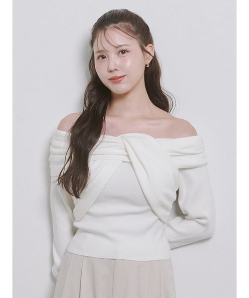 Stylevoice for xxx（スタイルヴォイスフォー）の「＜Harukiさんコラボ＞クロスオフショルダーギャザースリーブニット（ニット/セーター・レディース・ホワイト/グレー/ブラック・F）」の14枚目の写真