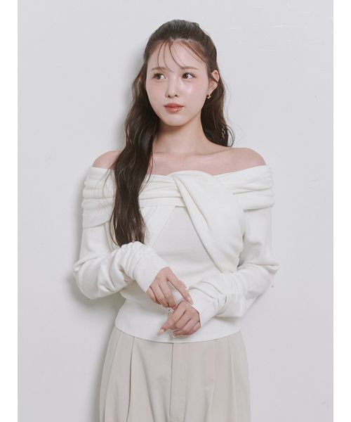 Stylevoice for xxx（スタイルヴォイスフォー）の「＜Harukiさんコラボ＞クロスオフショルダーギャザースリーブニット（ニット/セーター・レディース・ホワイト/グレー/ブラック・F）」の12枚目の写真