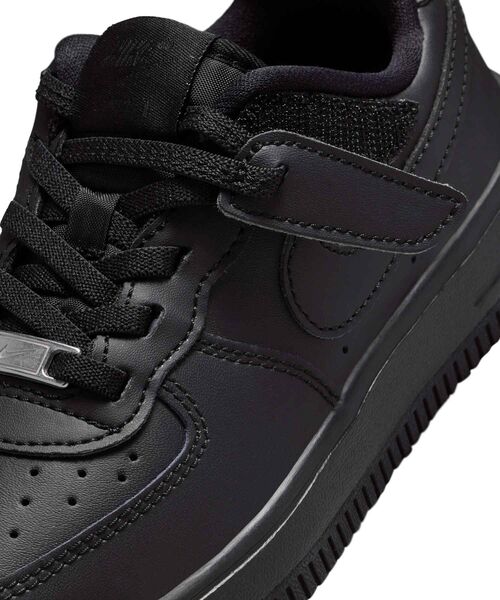 NIKE（ナイキ）の「ナイキ フォース 1 LOW イージーオン リトルキッズシューズ / Nike Force 1 Low EasyOn Little Kids' Shoes IH4498-001 Black（スニーカー・キッズ・ブラック・20/19/18.5/18/17.5/17/19.5/22/21.5/21/16.5/20.5）」の7枚目の写真