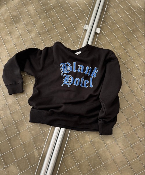 BLANK HOTEL(ブランクホテル)の「3D Puff Print Old English Logo Sweatshirt / 発泡プリントオールドイングリッシュロゴスウェットシャツ(スウェット・メンズ・ブラック/グレー/ネイビー・M/L/XL)」の4枚目の写真
