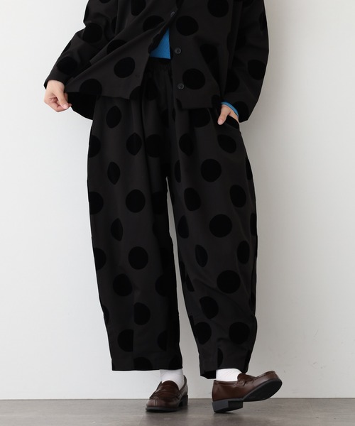 FUNALIVE(ファンアライブ)の「フロッキープリント ボールパンツ 26AW(その他パンツ・レディース・ブラック/ネイビー/ドット・FREE)」の2枚目の写真