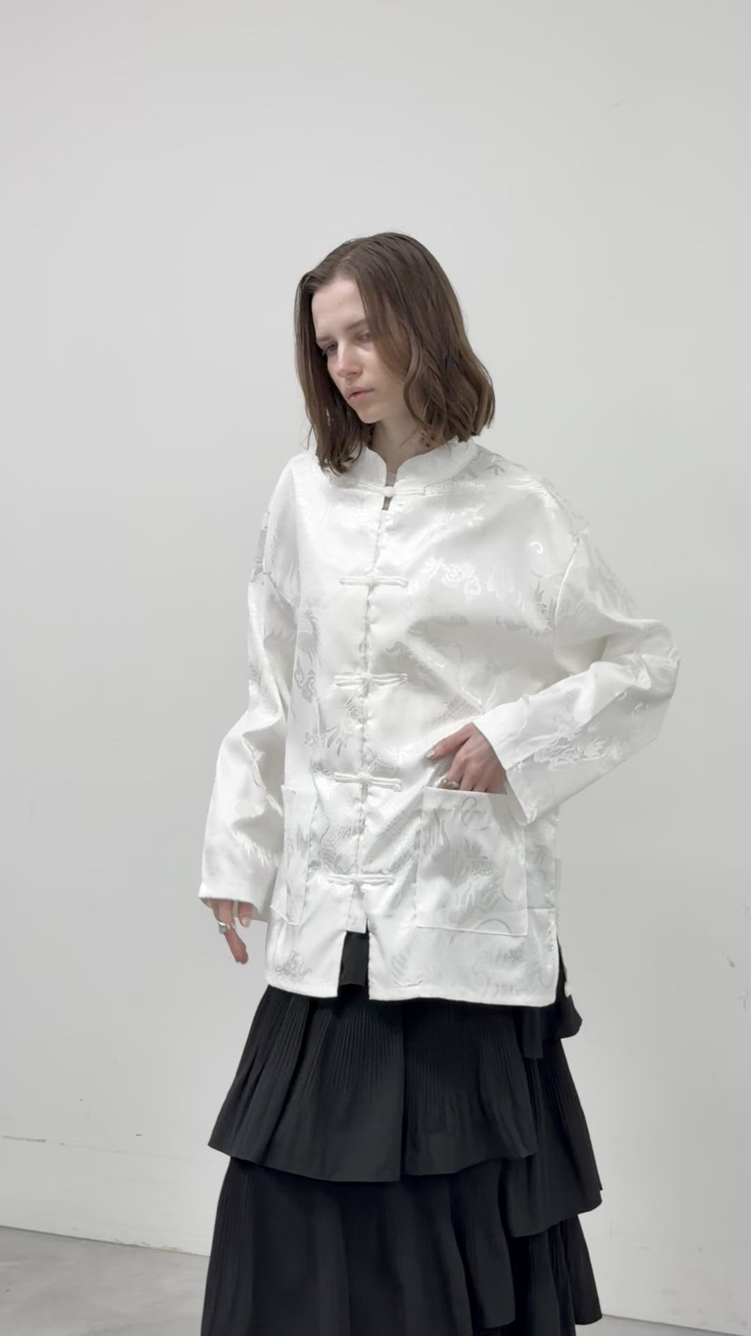 セール】一枚で主役な上級見え。サテンタッチ チャイナデザインシャツ