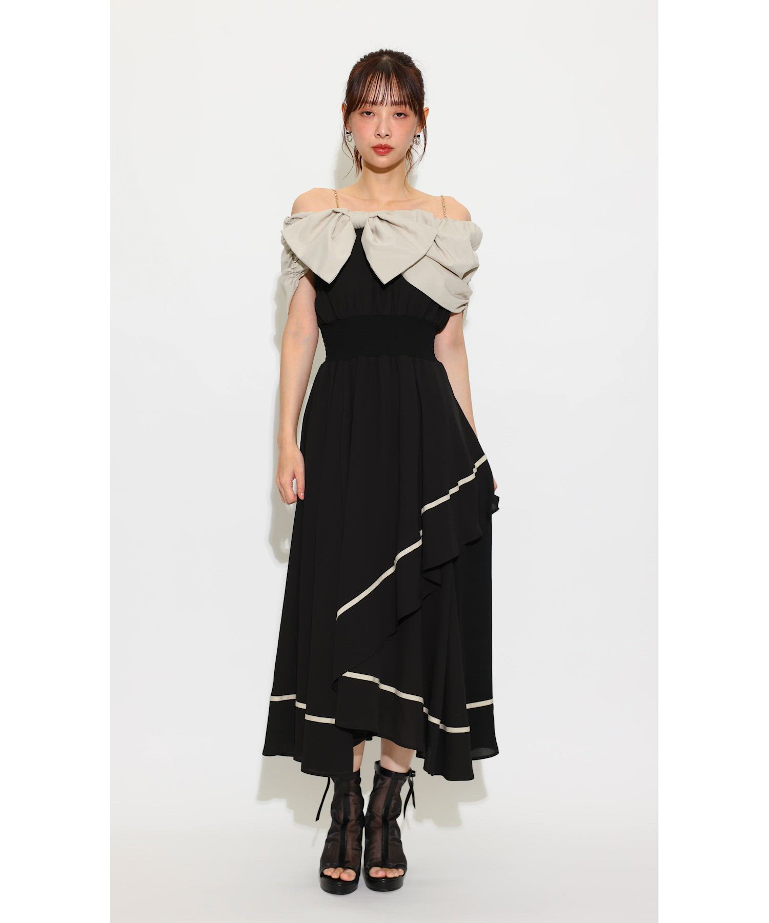 フロントビッグリボンフレアワンピース 春服 夏服（ワンピース