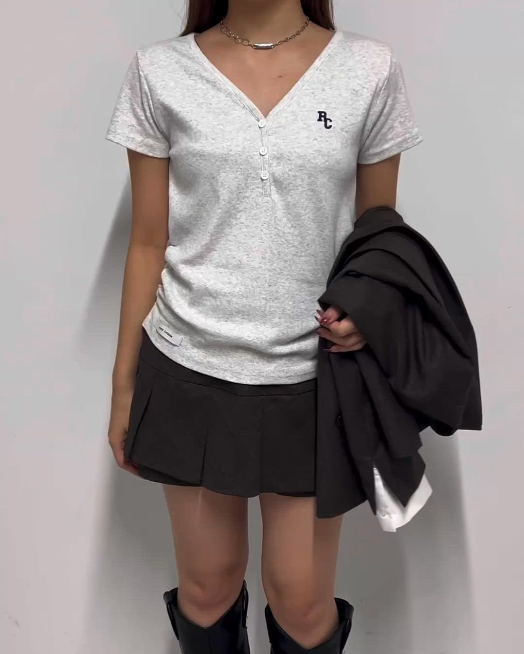 WEB限定/お気に入り登録2.6万人】Vネックヘンリー胸刺繍半袖Tシャツ（T