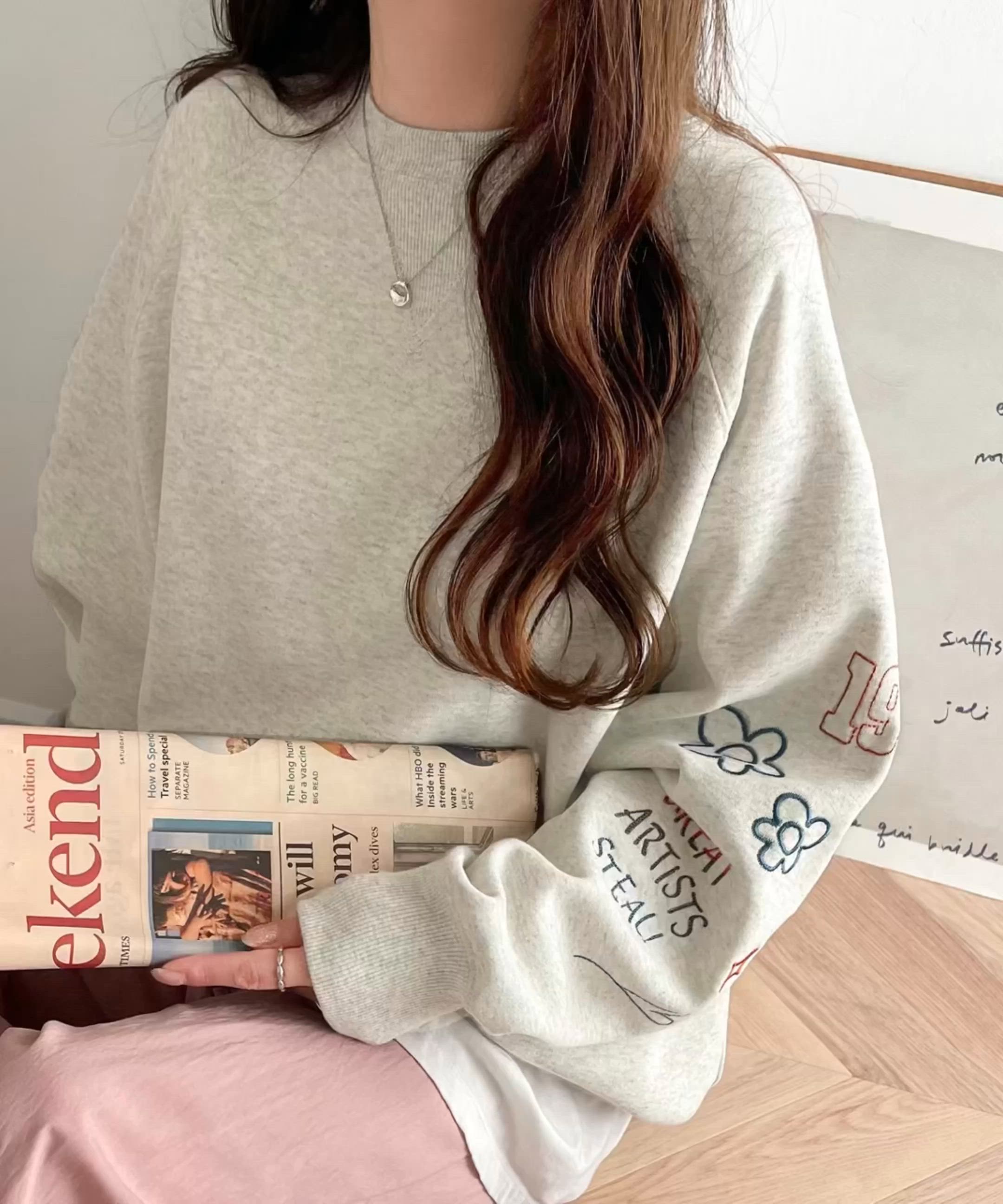 セール】ハンドメイド風刺繍に釘付け。前後2wayランダム袖刺繍裏起毛