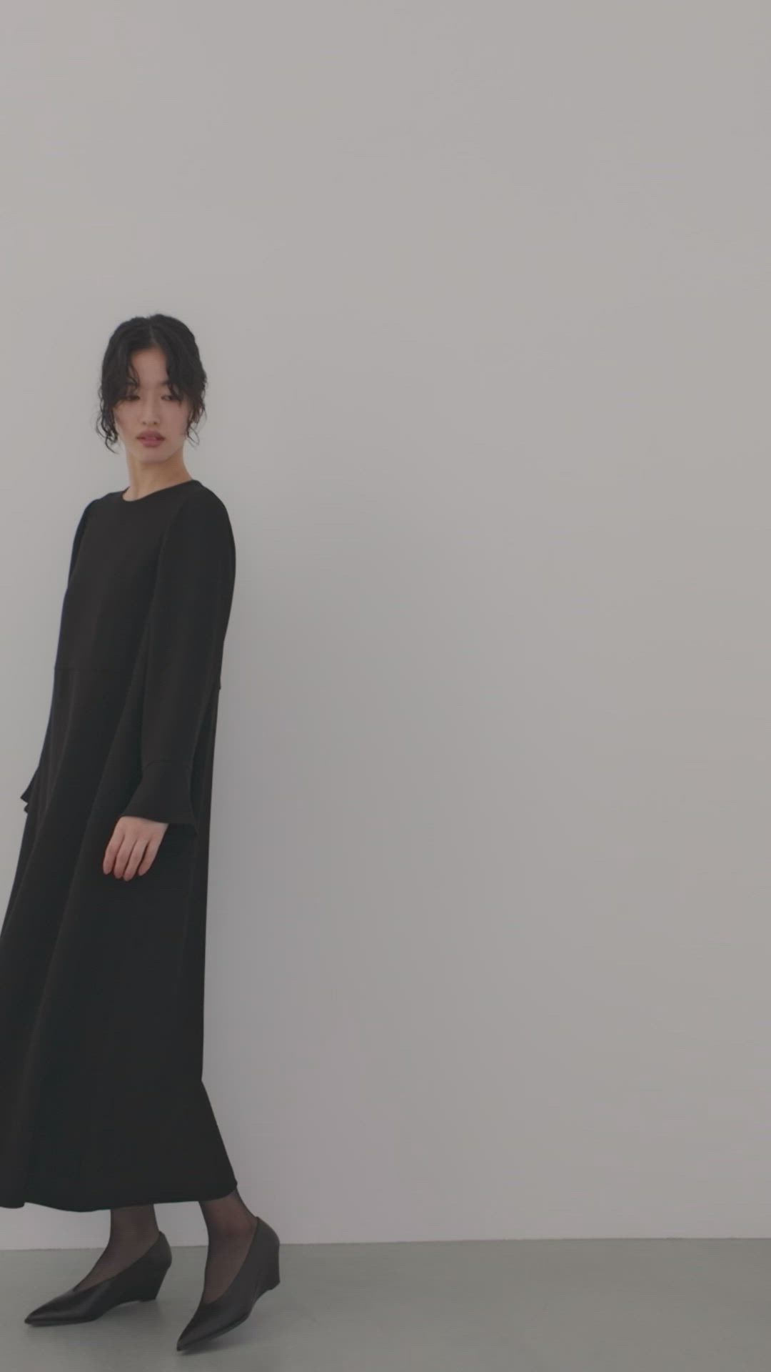 Aラインロングスリーブワンピース［ブラックフォーマル対応］冠婚葬祭