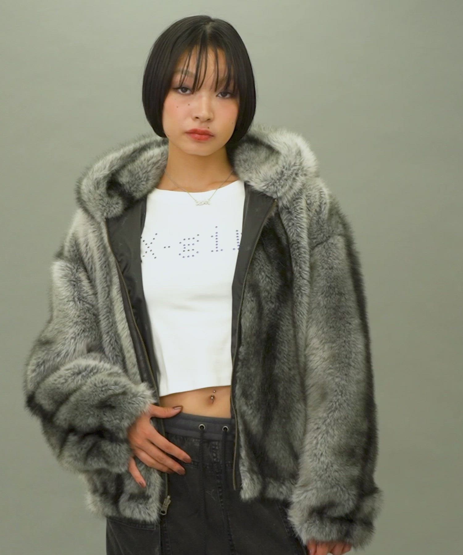 LOGO PATCHED FAUX FUR HOODED JACKET（ブルゾン）｜X-girl（エックス