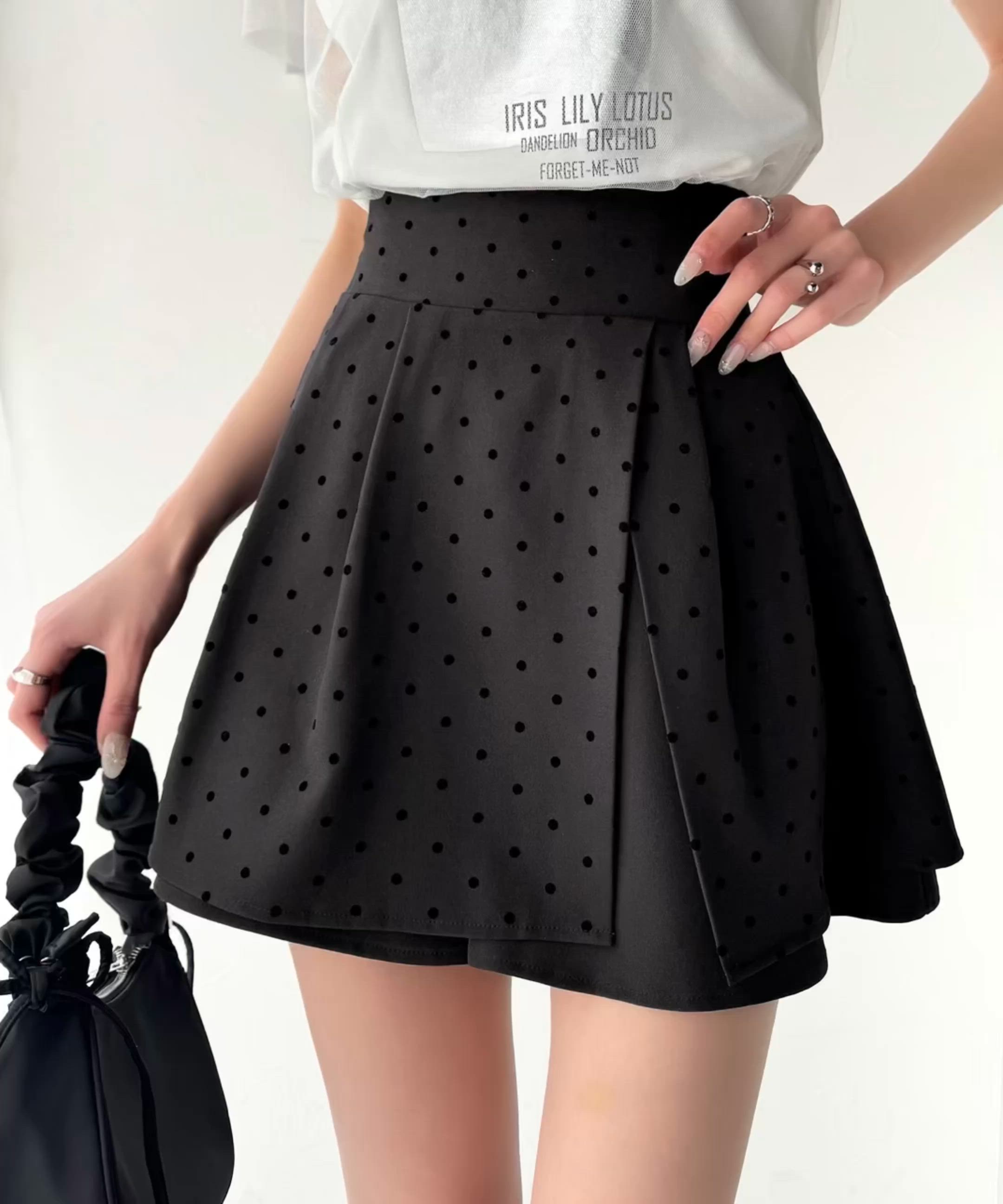 セール】ふんわりシルエットの魅力たっぷり。フロッキードット