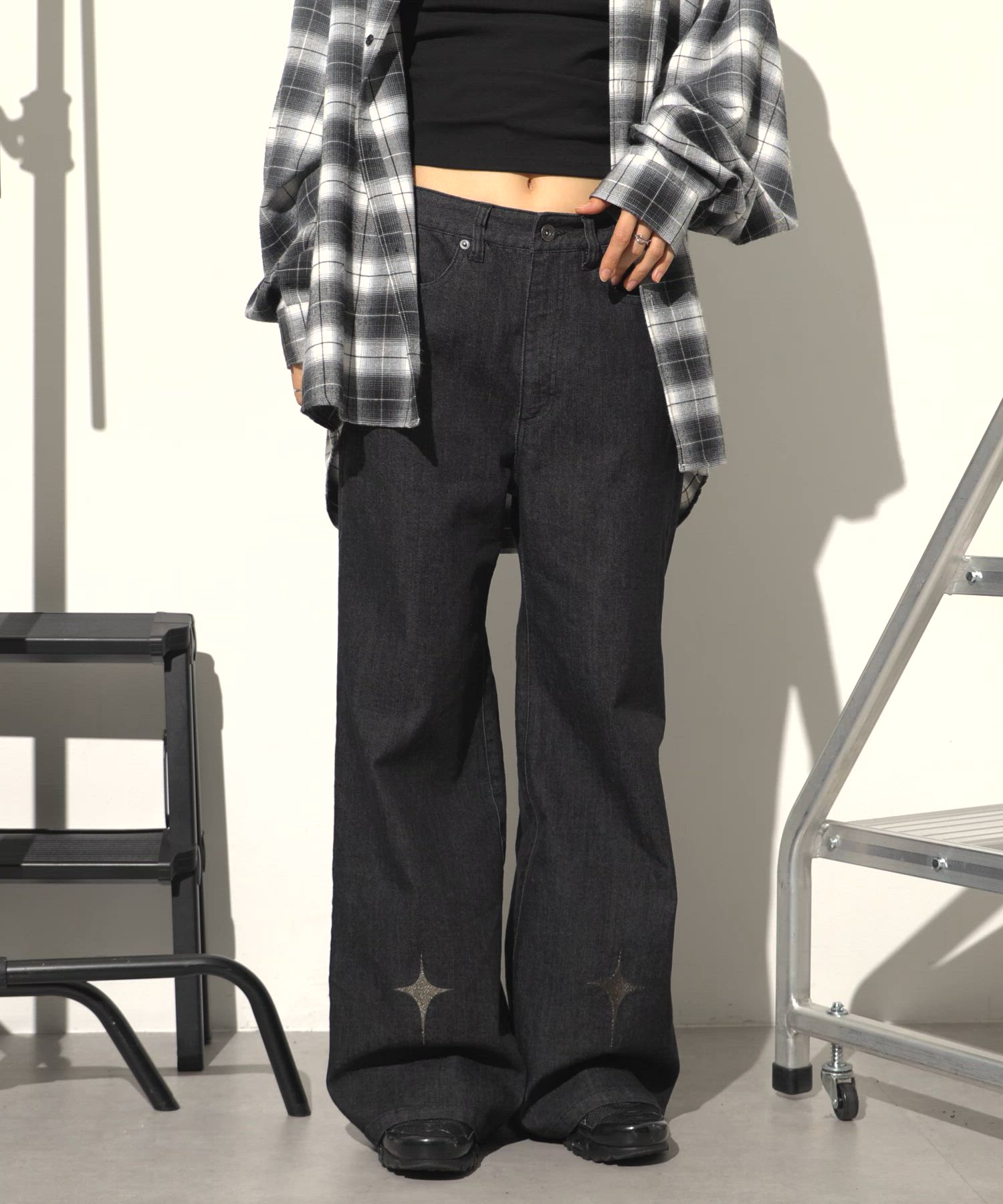 セール】メタリック刺繍ワイドフレアデニムパンツ（デニムパンツ