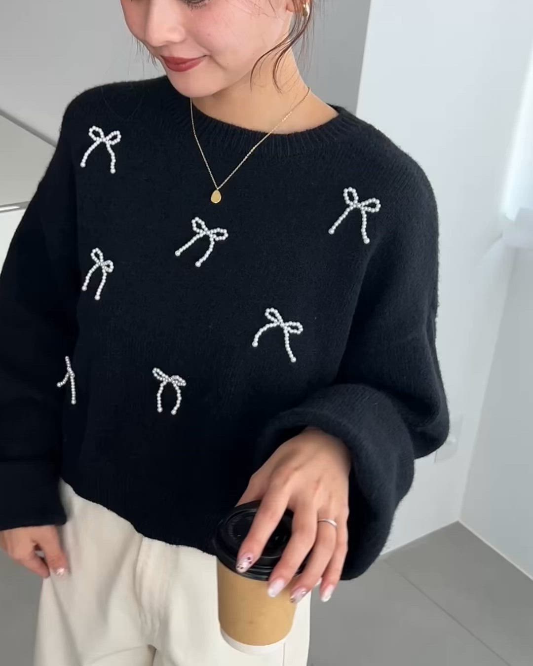 セール】パールリボンパーツ付きショート丈もちもちニットプルオーバー