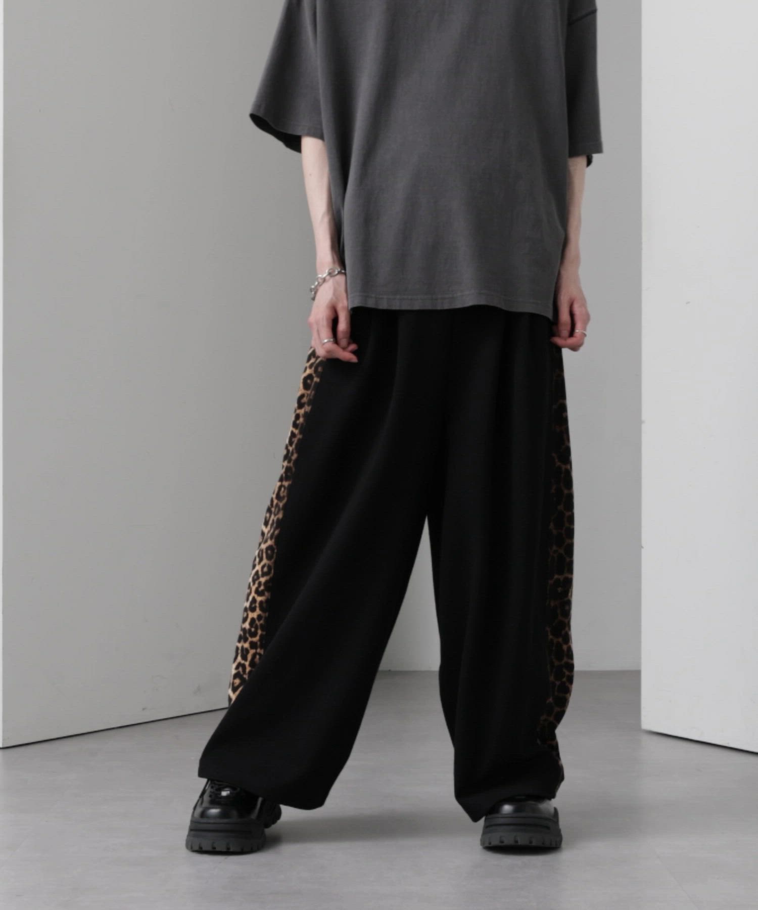 leopard print wide track pants/sweatpants / レオパードラインワイド
