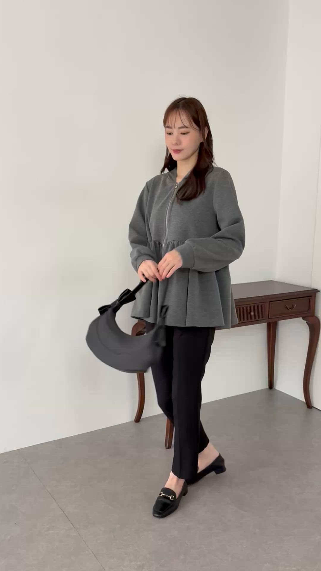 今季Super beauty ブラック ペプラムパーカー 42 ストレッチ ｜ フロントパール フリル ペプラム パーカー