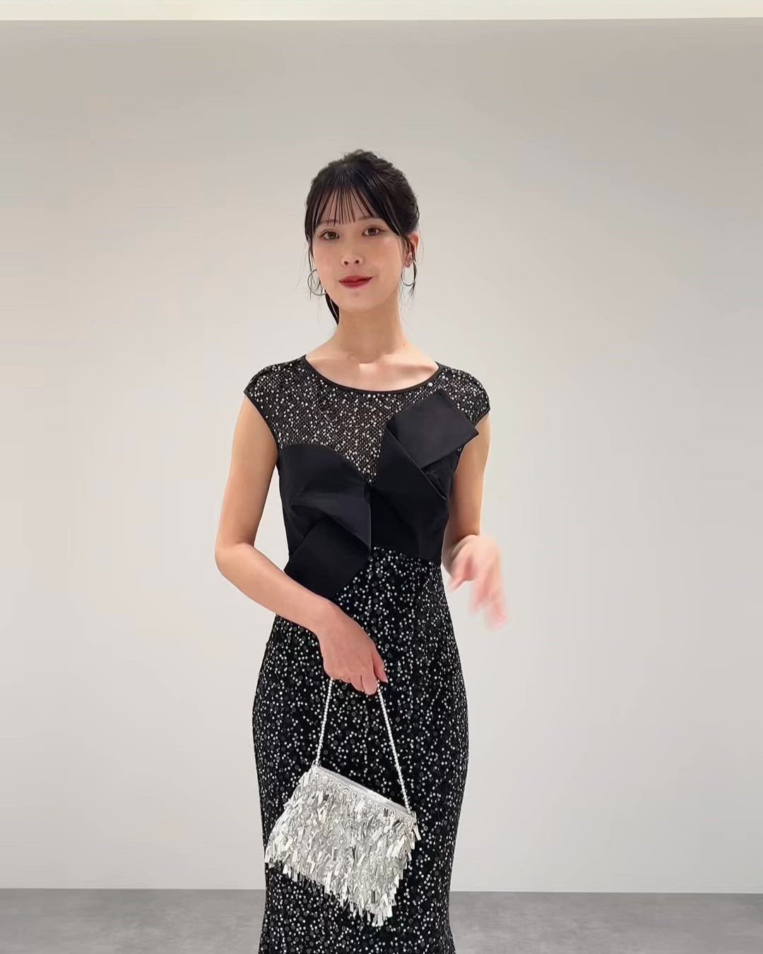 LEJA LUXE】アシンメトリーツイストデザインスパンコールドレス