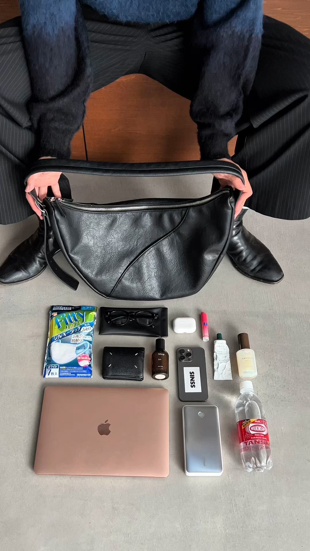 sinss 2wayスリットハーフムーンバッグ 2way slit half moon bag / 2wayスリットハーフムーンバッグ