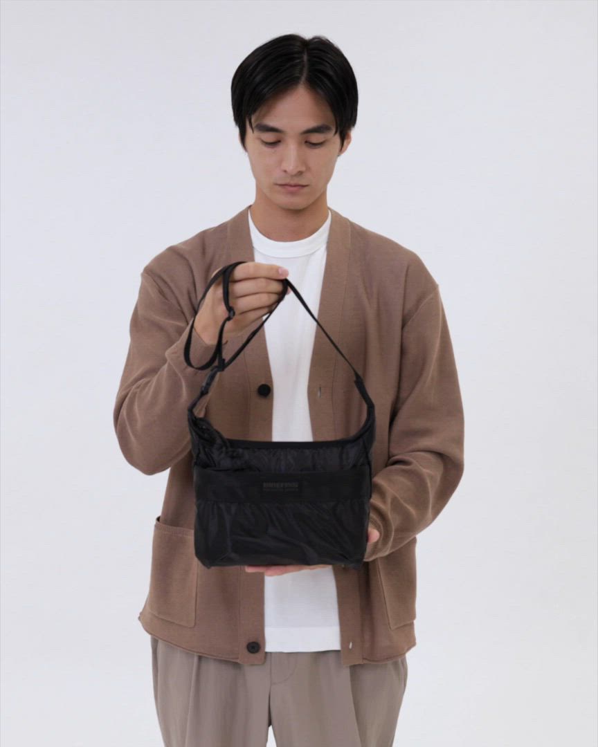 別注】＜BRIEFING＞SOLID LIGHT SACOCHE/サコッシュ（ボディバッグ