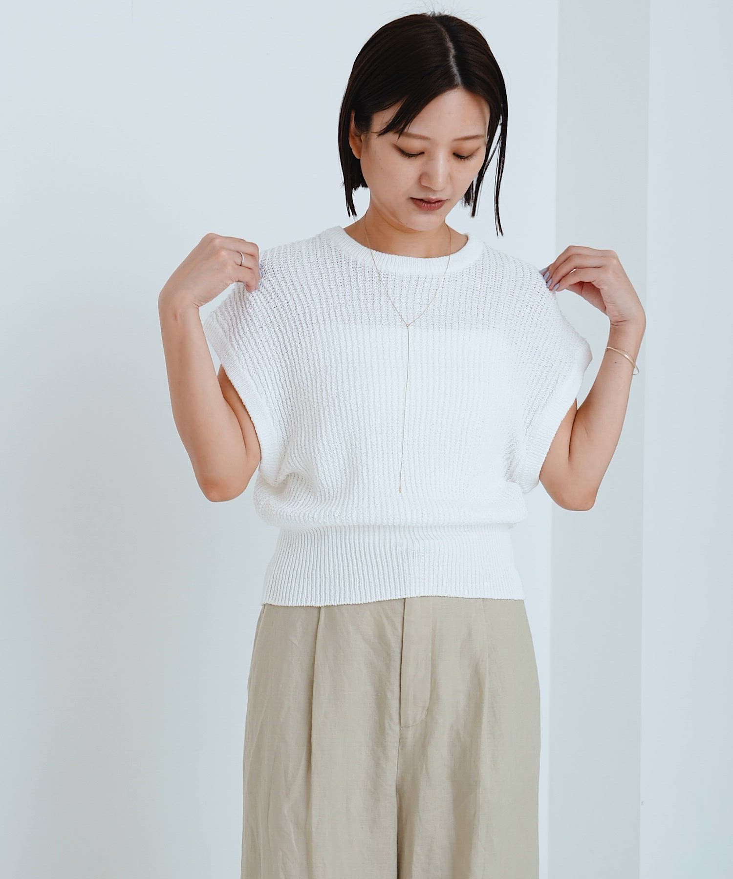 【WHITE】ペーパーヤーンフレンチスリーブニット セール】ペーパーヤーンフレンチスリーブニット（ベスト）｜URBAN