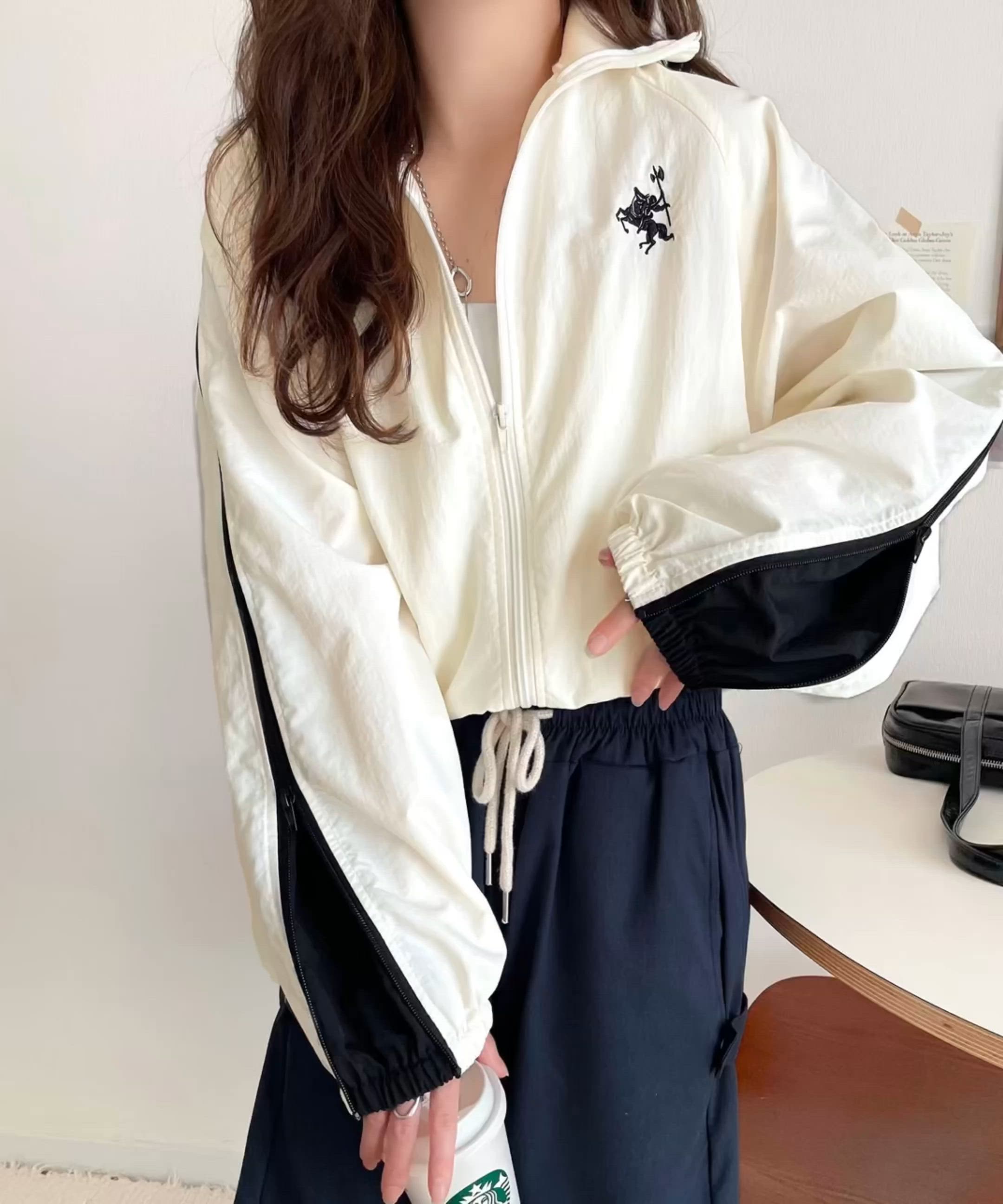 セール】大人スポーティMIX。胸刺繍入り袖ファスナー配色ナイロン