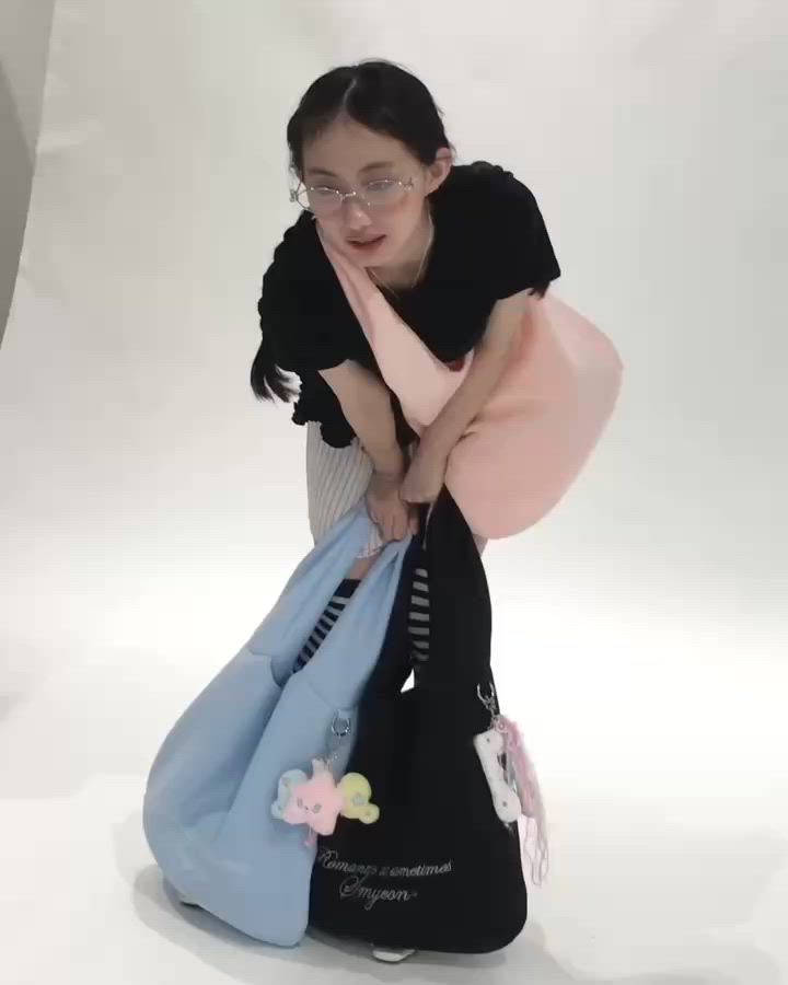 Soft embroidery shoulder bag/ソフトタッチ刺繍ショルダーバッグ