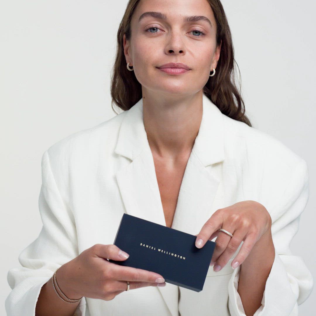 ブランドおすすめ！ Quadro Mini 15x18mm レトロなキューブ型