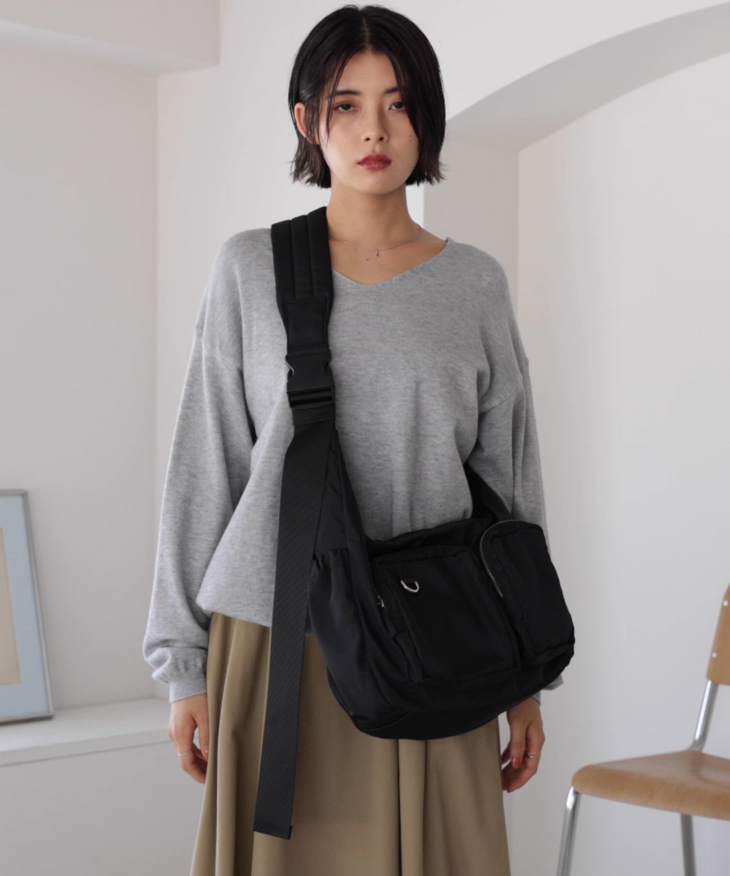 ☆*様 BALMAIN 正規品 新品　ロゴ ボディバッグ　ウエストポーチ　モノグ セール】 ボディバッグ （メッセンジャーバッグ・ウエストポーチ