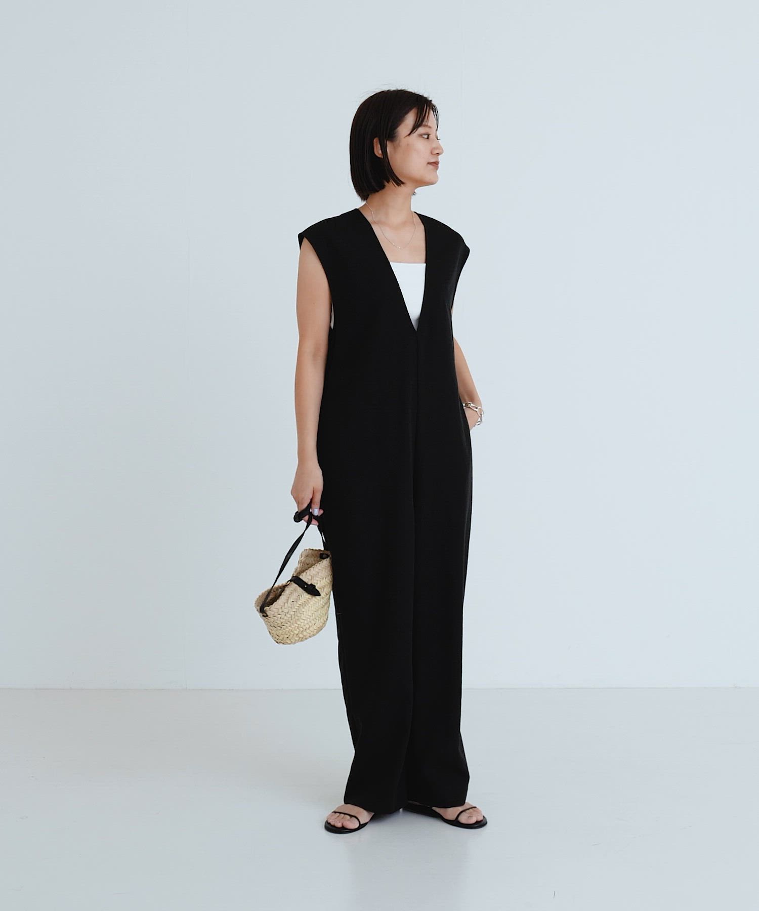 セール】『2サイズ展開』リネンライク深Vネックオールインワン