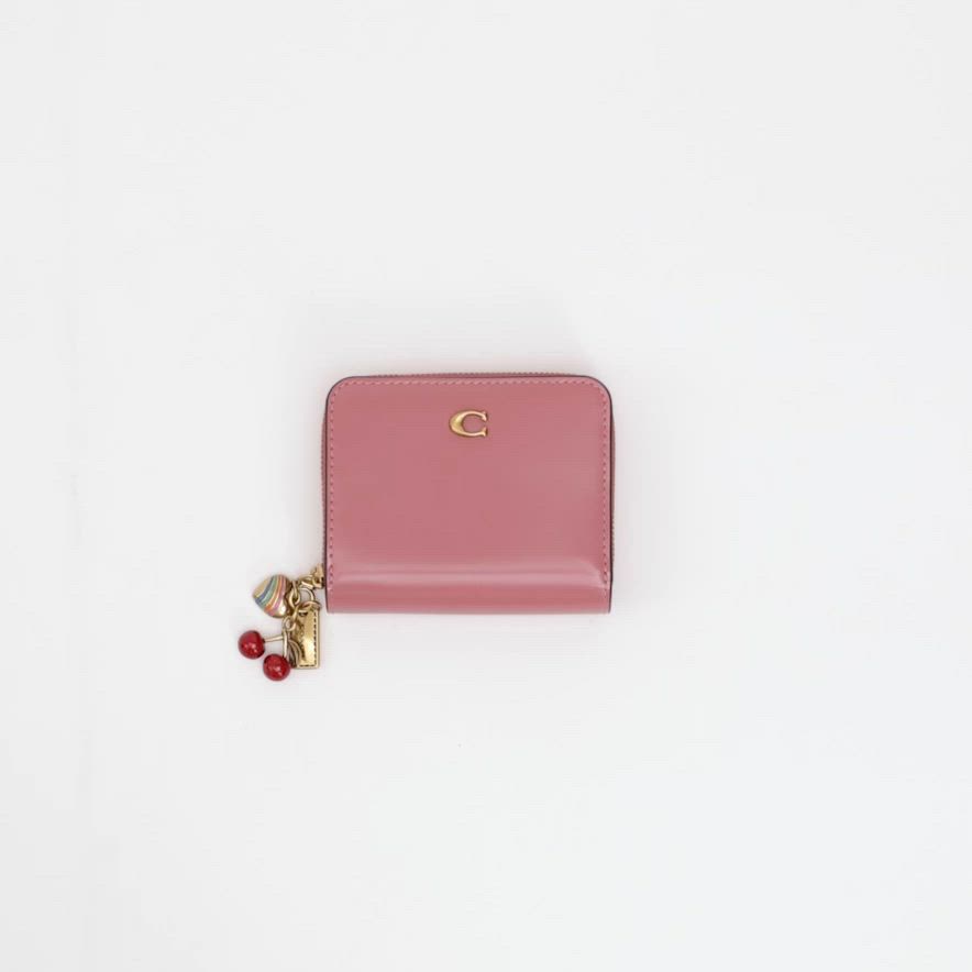 エッセンシャル ビルフォールド ウォレット・チャーム（財布）｜COACH